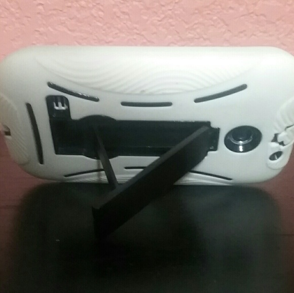 Phone - Picture 4 of 4